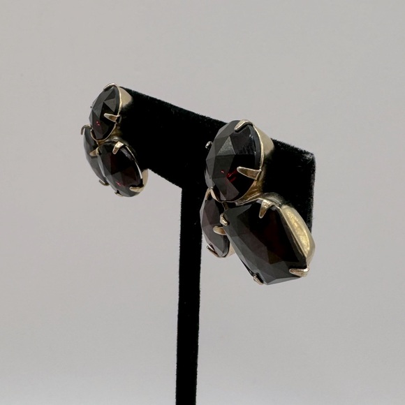 VINTAGE Red Crystal Cluster Earrings - Picture 5 of 13